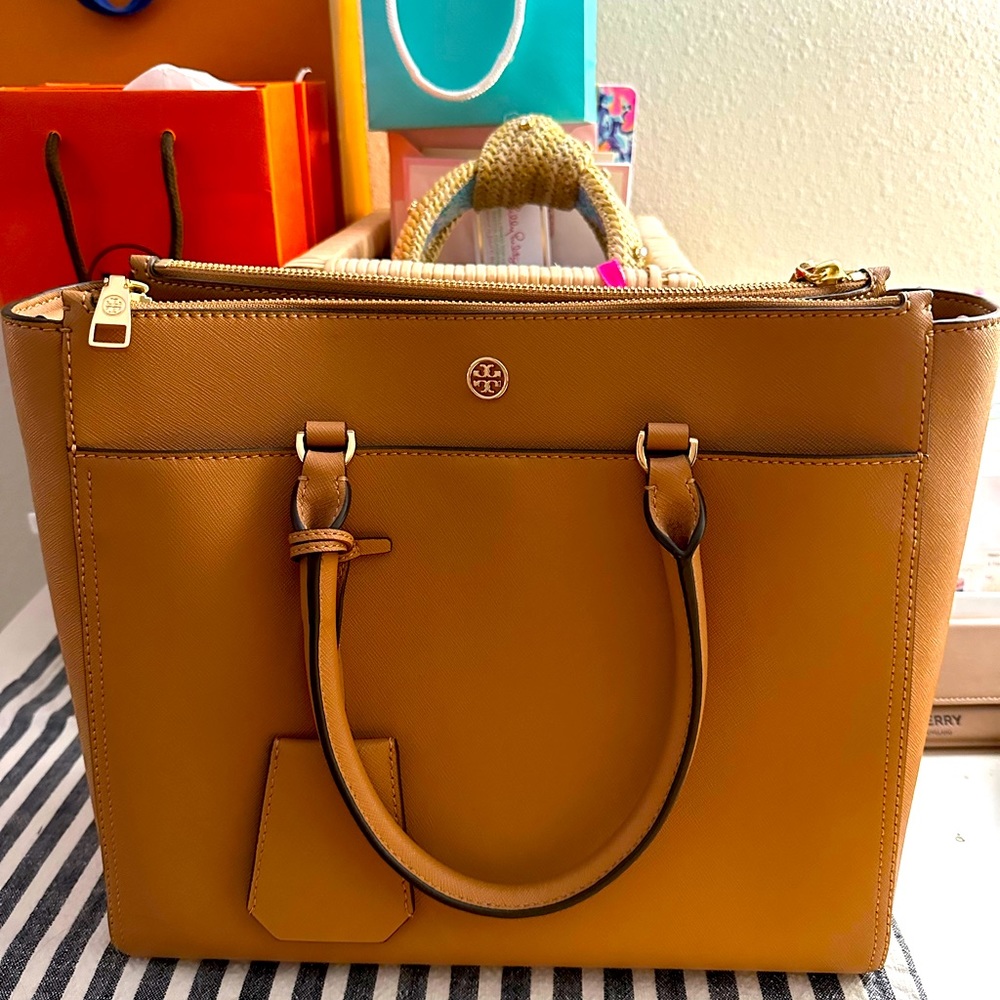 Tory Burch Robinson Double Zip in Soffiano leather